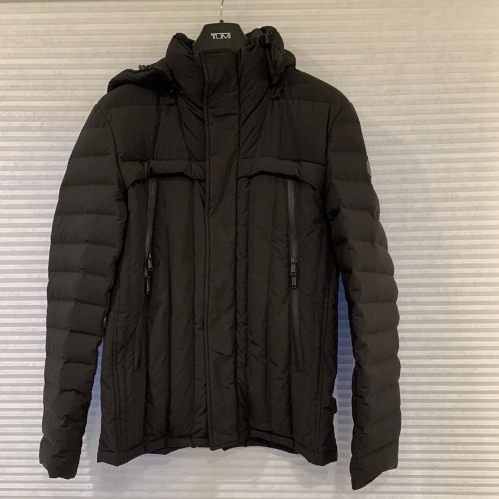 Tumi Men’s Woven Downfill Jacket. Color Black. Size Medium. $495 MSRP!!